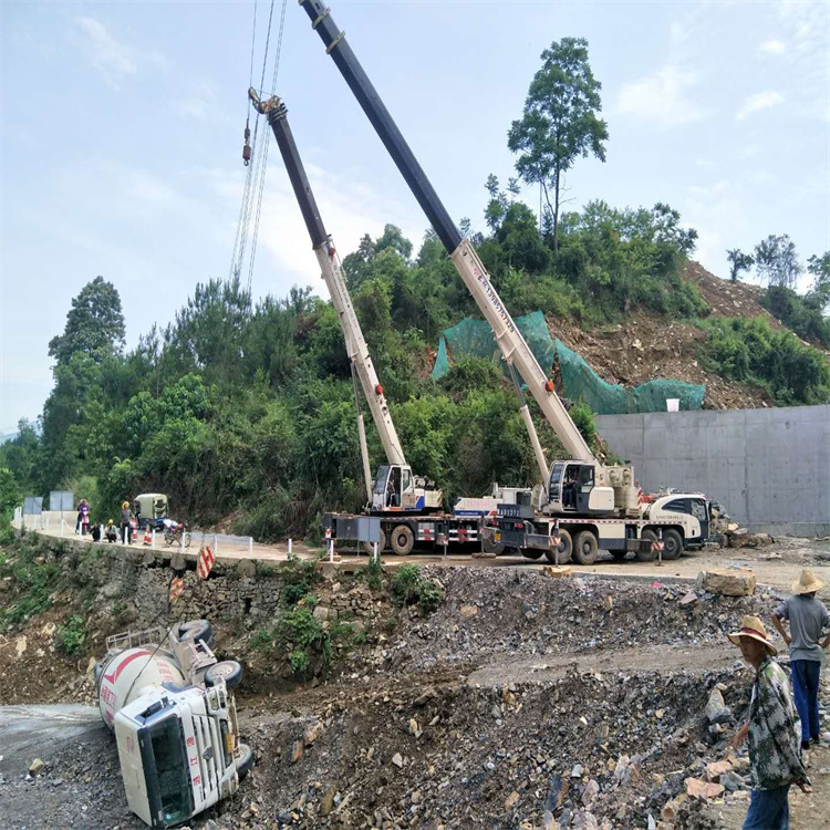 东区汽车掉沟里叫吊车救援要多少钱