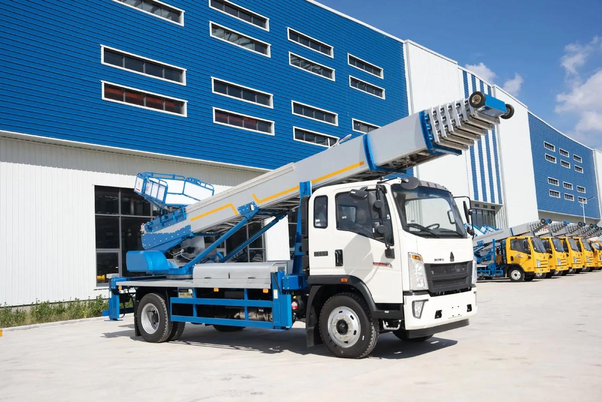 东区出租云梯车高空作业车 建筑垃圾搬运